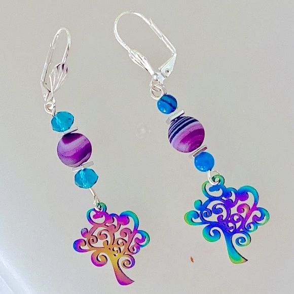 Custom artisan earrings - Picture 2 of 3